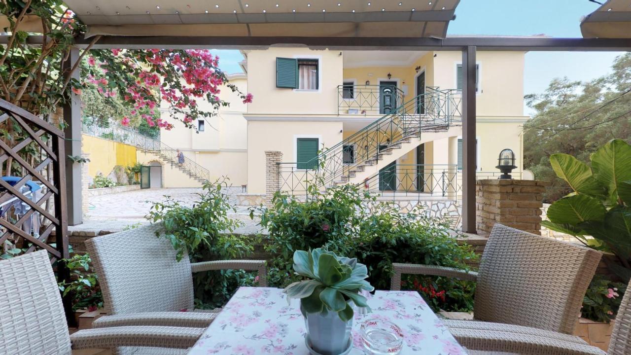 Zorbas Apartments Parga Extérieur photo
