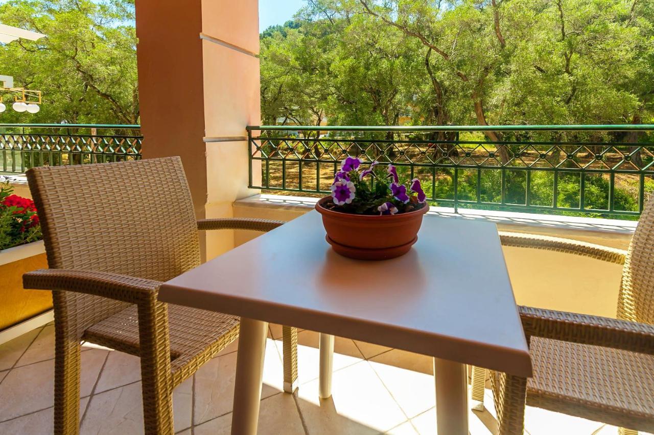 Zorbas Apartments Parga Extérieur photo