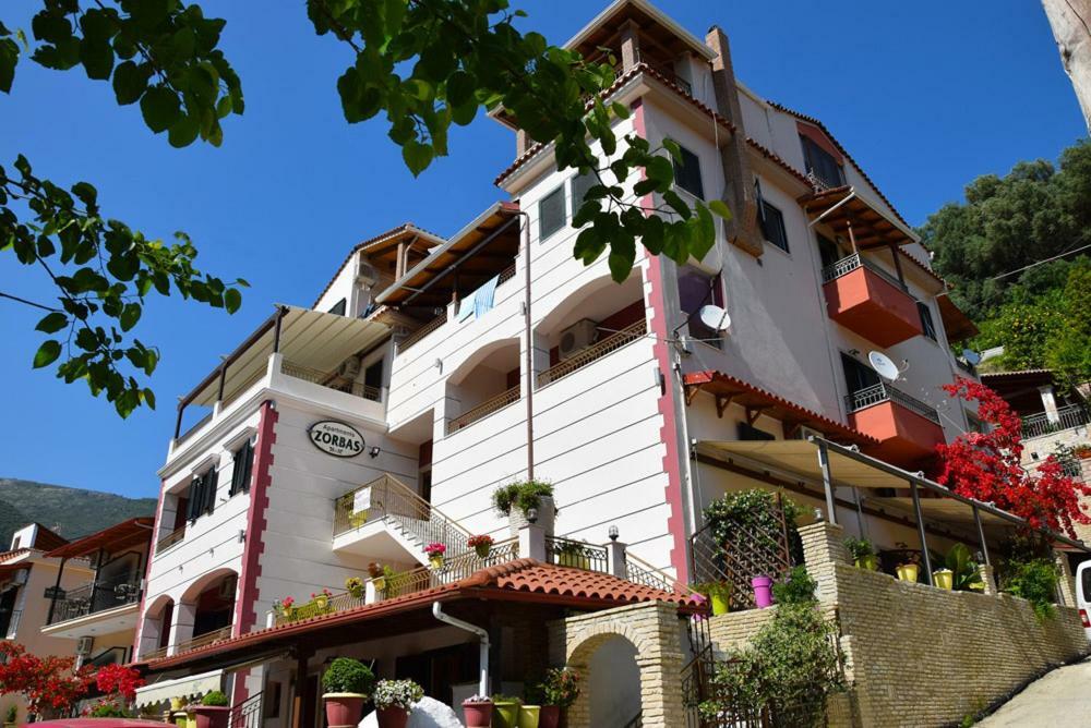 Zorbas Apartments Parga Extérieur photo